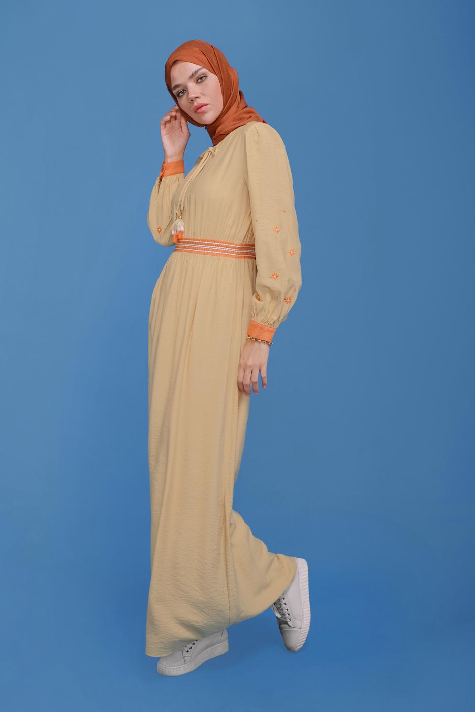 Tesettür giyim BEJ ALVİNA BİSİKLET YAKA KOLLARI NAKIŞLI ELBİSE T 41697