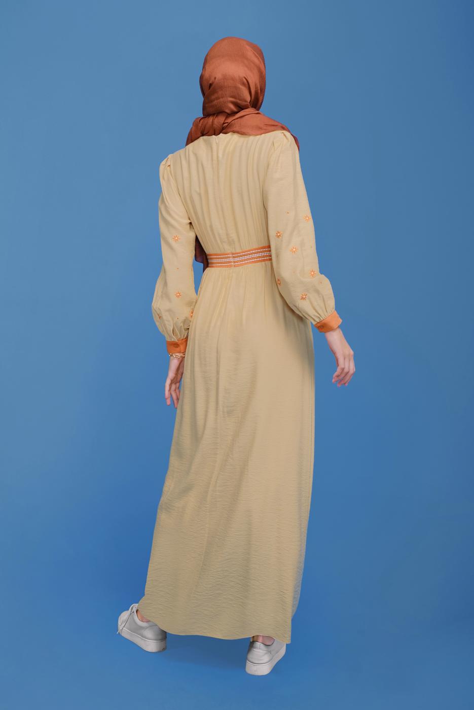 Tesettür giyim BEJ ALVİNA BİSİKLET YAKA KOLLARI NAKIŞLI ELBİSE T 41697