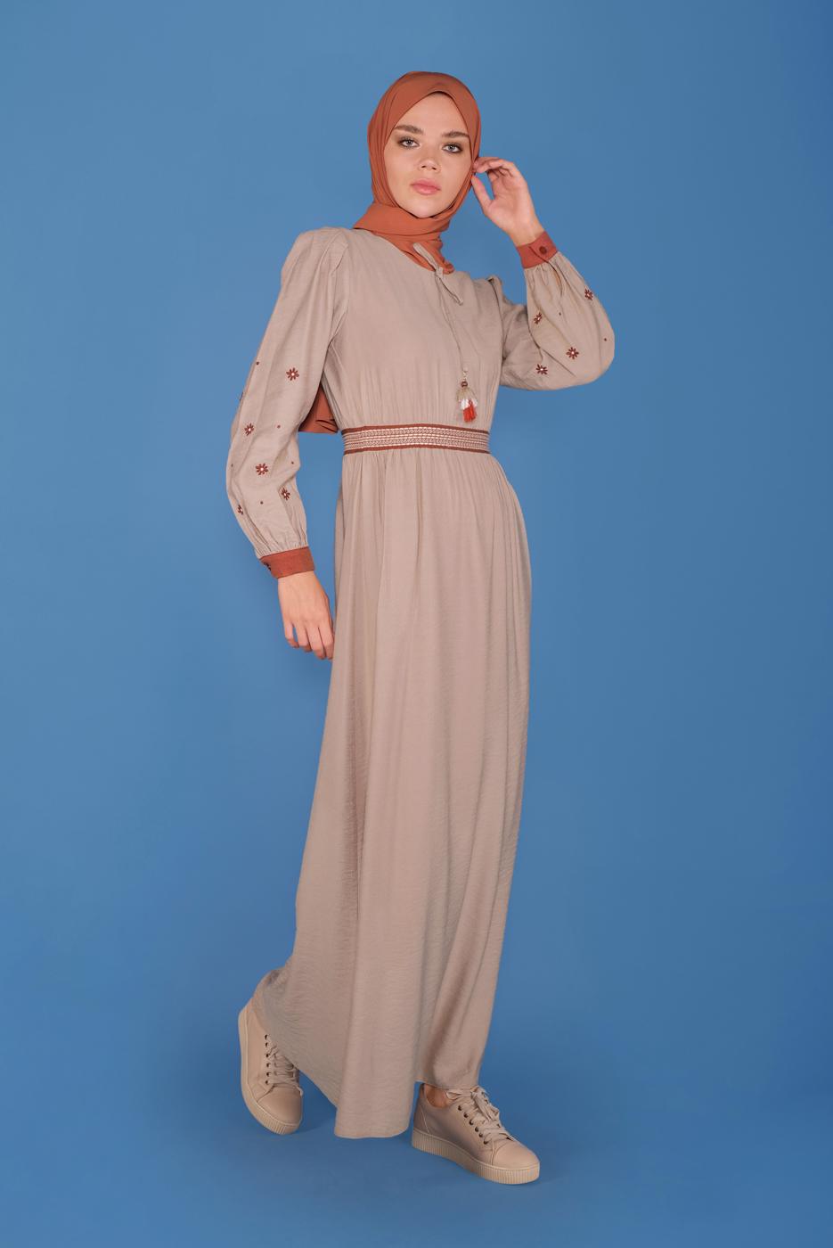 Tesettür giyim BEJ ALVİNA BİSİKLET YAKA KOLLARI NAKIŞLI ELBİSE T 41697