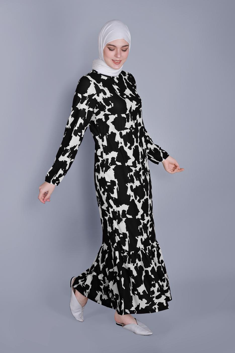 Tesettür giyim SİYAH DESENLİ ETEK UCU VOLANLI ELBİSE 4276