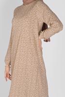 Tesettür giyim BEJ MANŞETLERİ LASTİKLİ DESENLİ ELBİSE 5166 