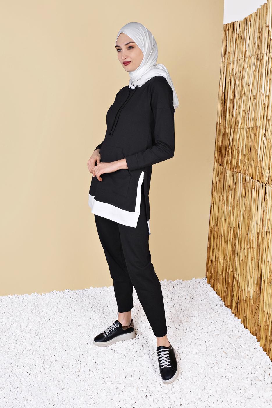 Tesettür giyim SİYAH KAPÜŞONLU PARÇA DETAYLI İKİLİ PANTOLONLU EŞOFMAN TAKIMI 0555