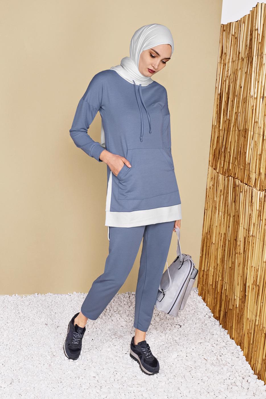 Tesettür giyim MAVİ KAPÜŞONLU PARÇA DETAYLI İKİLİ PANTOLONLU EŞOFMAN TAKIMI 0555
