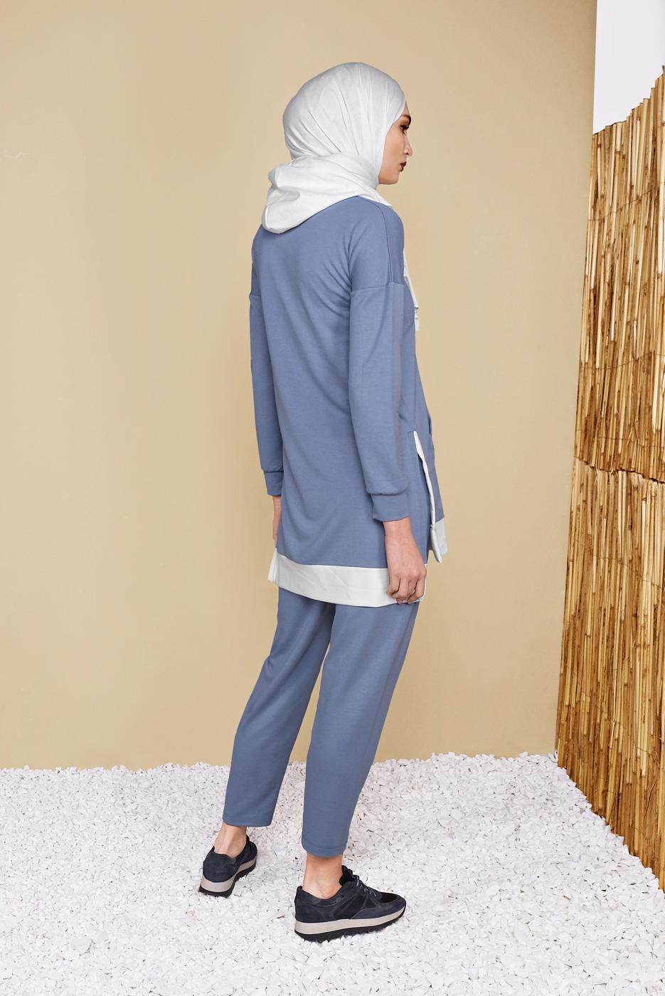 Tesettür giyim MAVİ KAPÜŞONLU PARÇA DETAYLI İKİLİ PANTOLONLU EŞOFMAN TAKIMI 0555