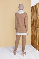 Tesettür giyim KAHVE KAPÜŞONLU PARÇA DETAYLI İKİLİ PANTOLONLU EŞOFMAN TAKIMI 0555