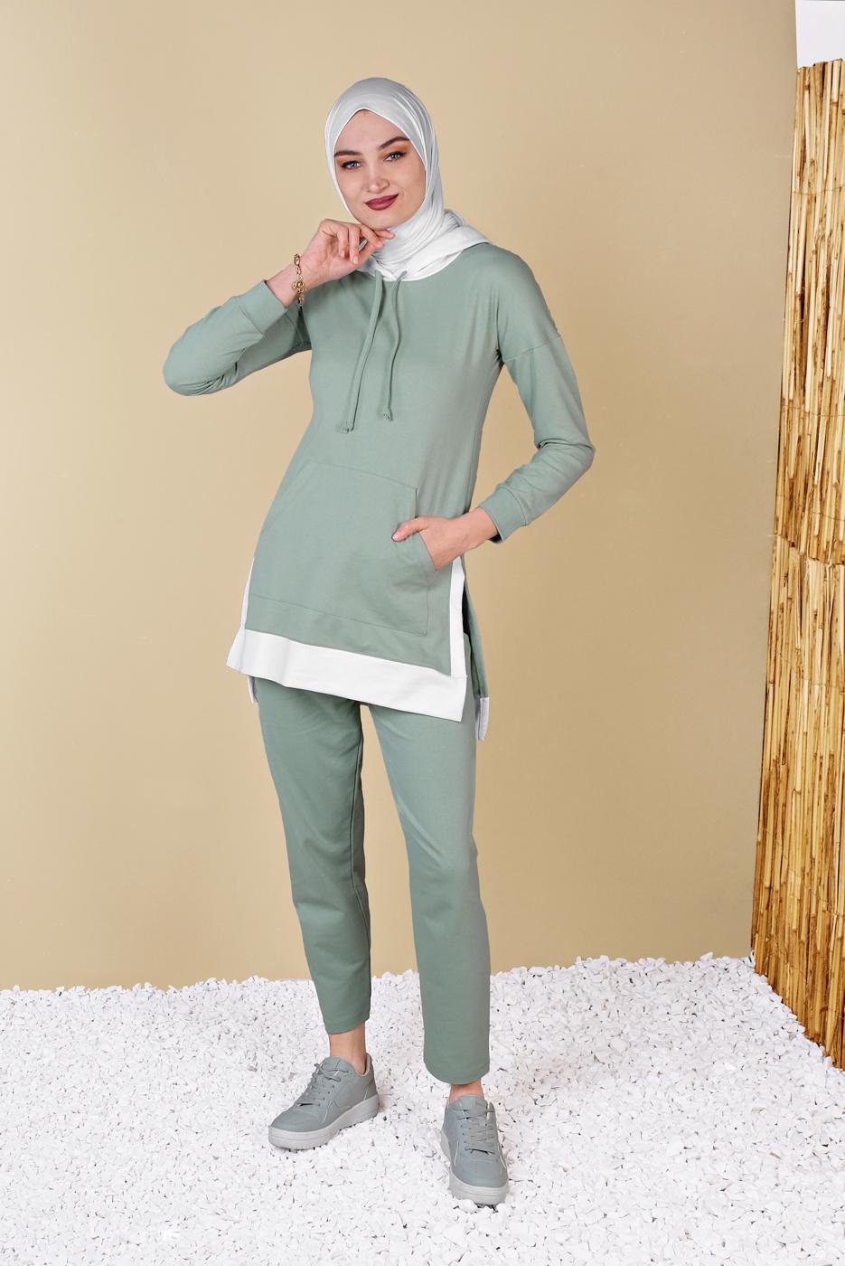 Tesettür giyim YEŞİL KAPÜŞONLU PARÇA DETAYLI İKİLİ PANTOLONLU EŞOFMAN TAKIMI 0555