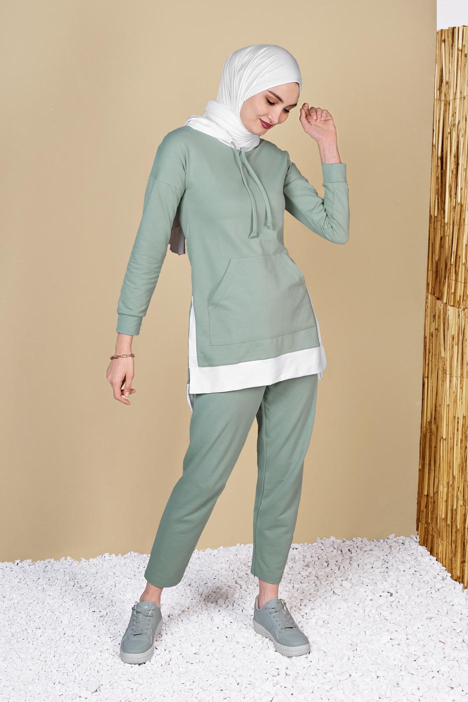 Tesettür giyim YEŞİL KAPÜŞONLU PARÇA DETAYLI İKİLİ PANTOLONLU EŞOFMAN TAKIMI 0555