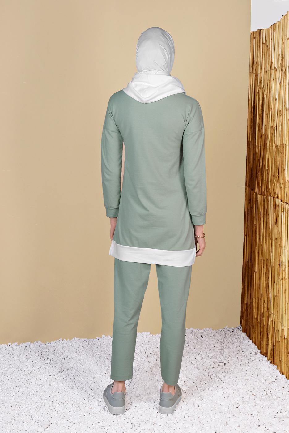 Tesettür giyim YEŞİL KAPÜŞONLU PARÇA DETAYLI İKİLİ PANTOLONLU EŞOFMAN TAKIMI 0555