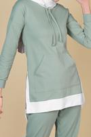 Tesettür giyim YEŞİL KAPÜŞONLU PARÇA DETAYLI İKİLİ PANTOLONLU EŞOFMAN TAKIMI 0555