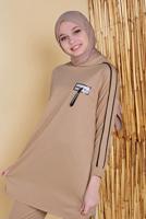 Tesettür giyim KAHVE ŞERİTLİ KAPÜŞONLU İKİLİ PANTOLONLU TAKIM 8456