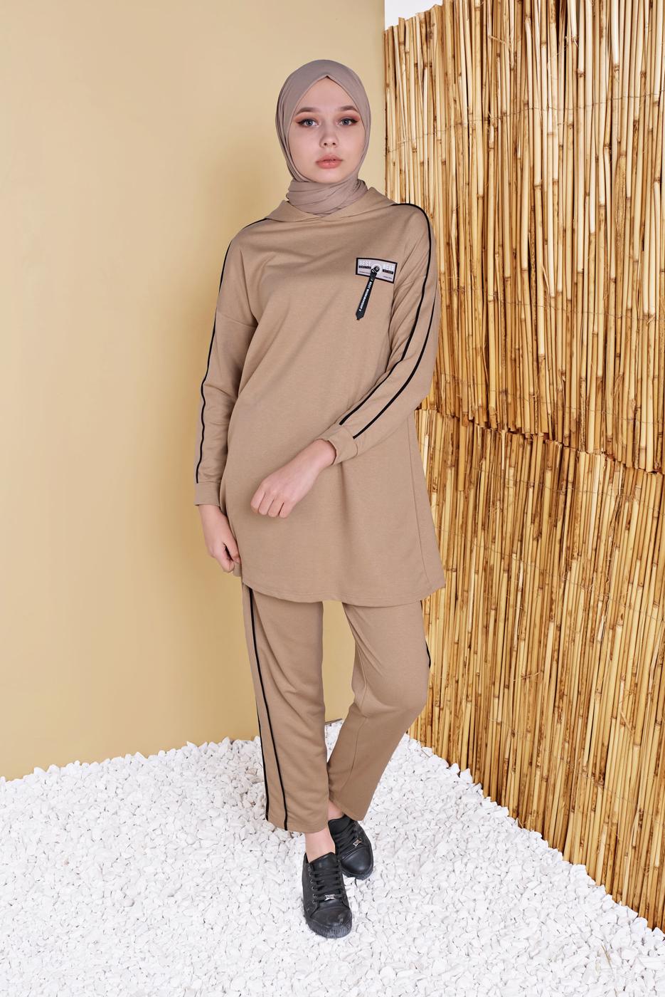 Tesettür giyim KAHVE ŞERİTLİ KAPÜŞONLU İKİLİ PANTOLONLU TAKIM 8456