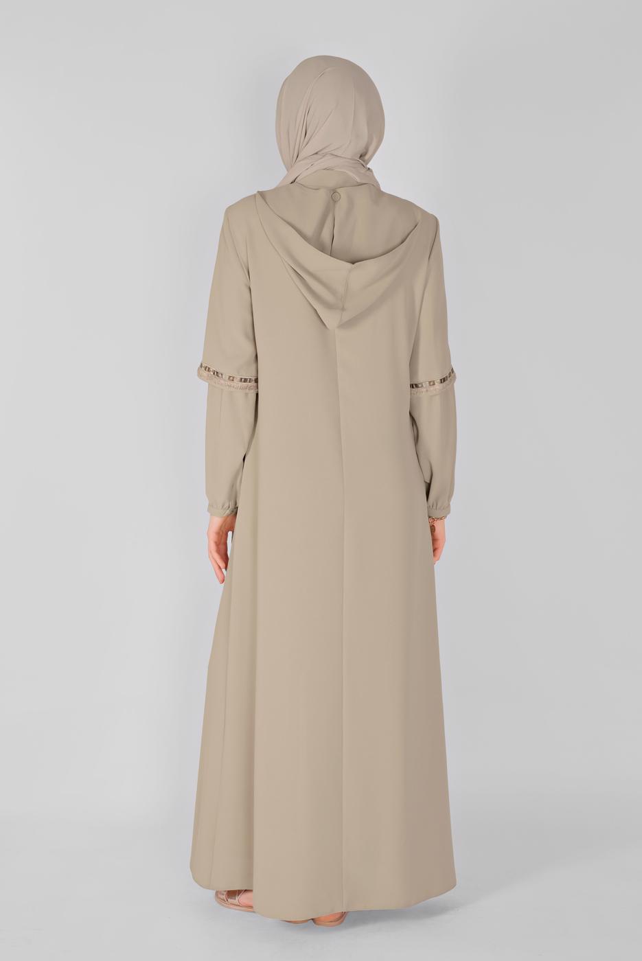 Vêtements hijab BEIGE ALVINA FRANGES ET DÉTAILS BRODÉS SURMANTEAU T 10350