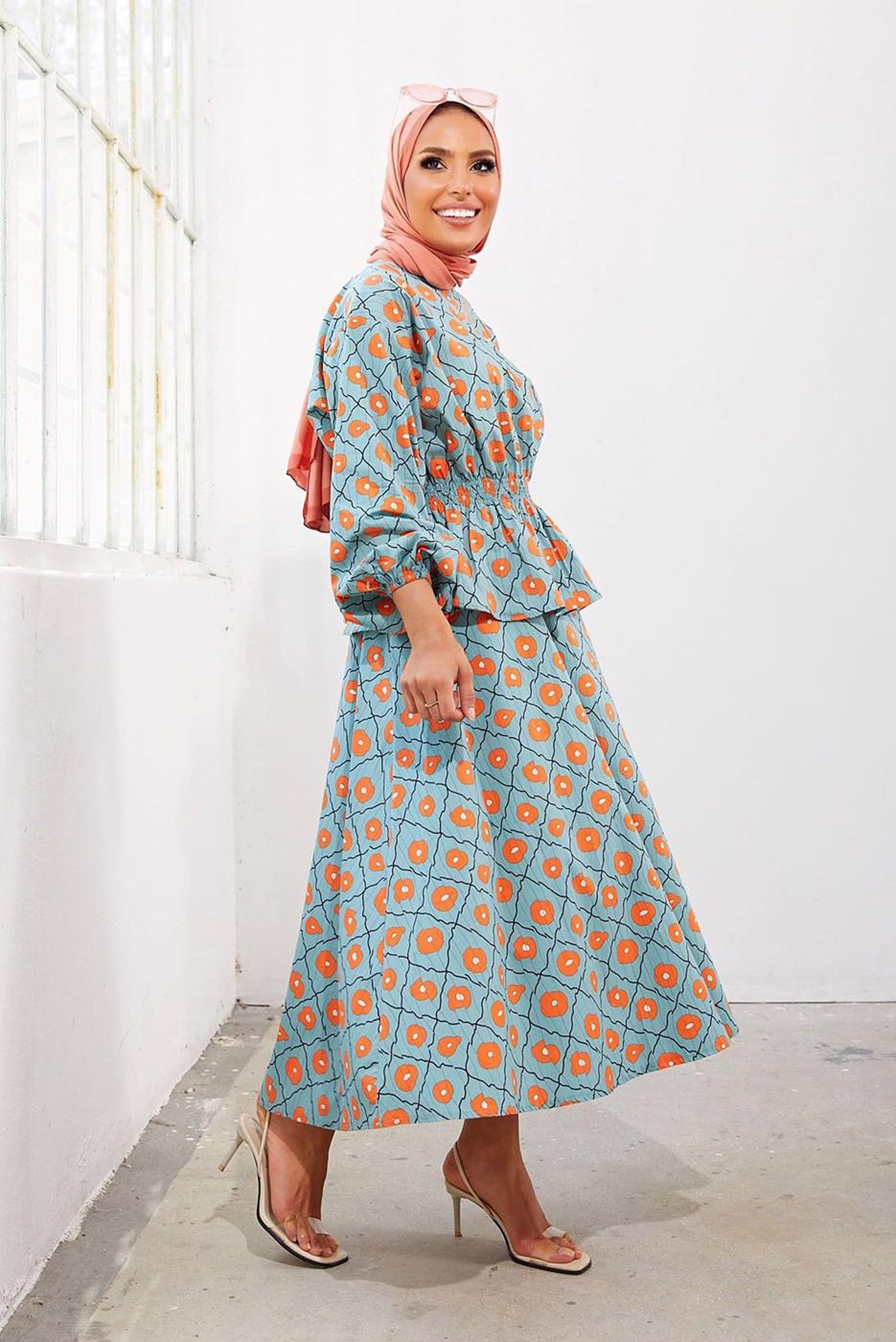 Tesettür giyim MAVİ ÇİÇEK DESENLİ İKİLİ ETEKLİ TAKIM 1610