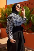 Tesettür giyim SİYAH ZEBRA DESENLİ İKİLİ PANTOLONLU TAKIM  50000  