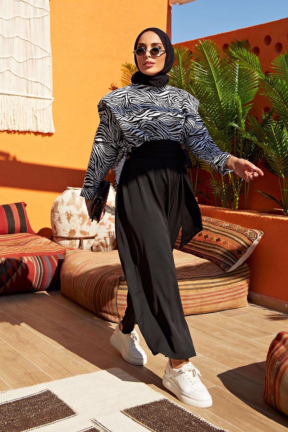 Tesettür giyim SİYAH ZEBRA DESENLİ İKİLİ PANTOLONLU TAKIM  50000  