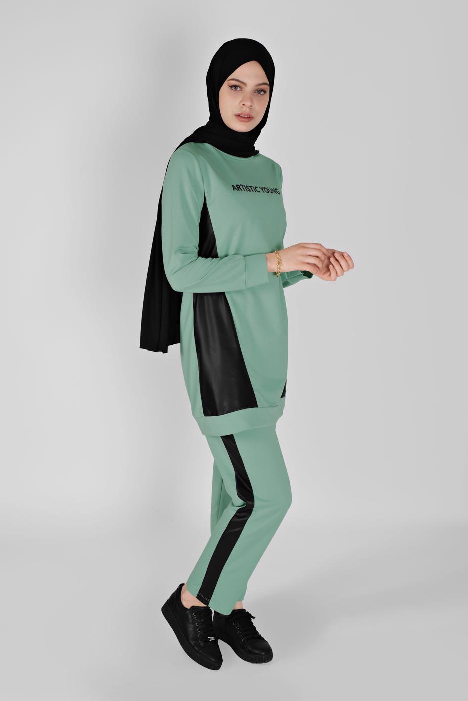 Vêtements hijab VERT COSTUME 2 PIÈCES AVEC PANTALON DÉTAILS CUIR 1256