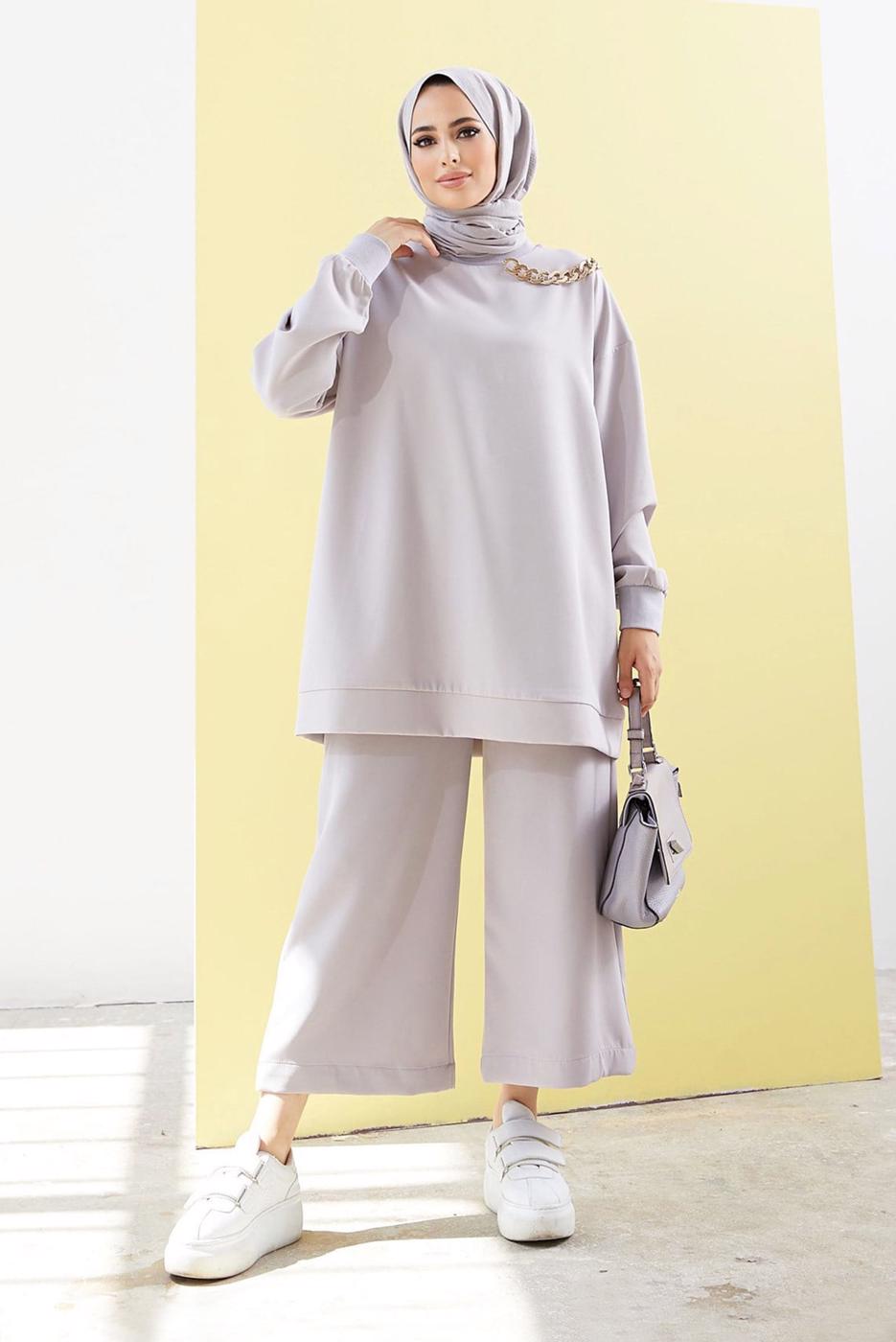 Tesettür giyim GRİ ZİNCİR DETAYLI BOL PAÇA İKİLİ PANTOLONLU TAKIM 2210 