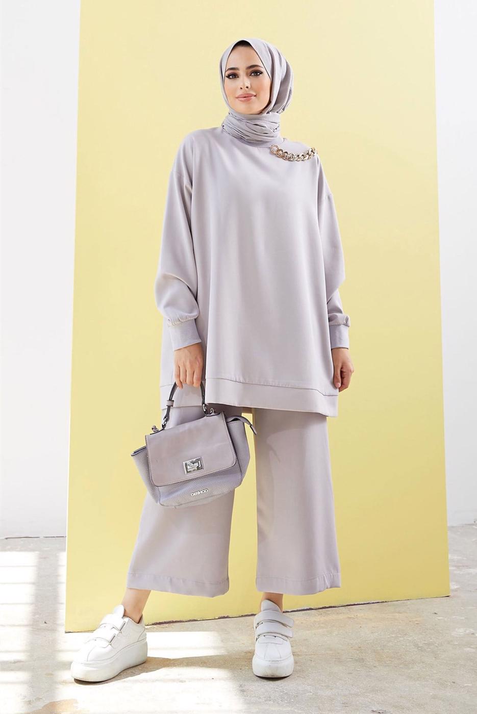 Tesettür giyim GRİ ZİNCİR DETAYLI BOL PAÇA İKİLİ PANTOLONLU TAKIM 2210 
