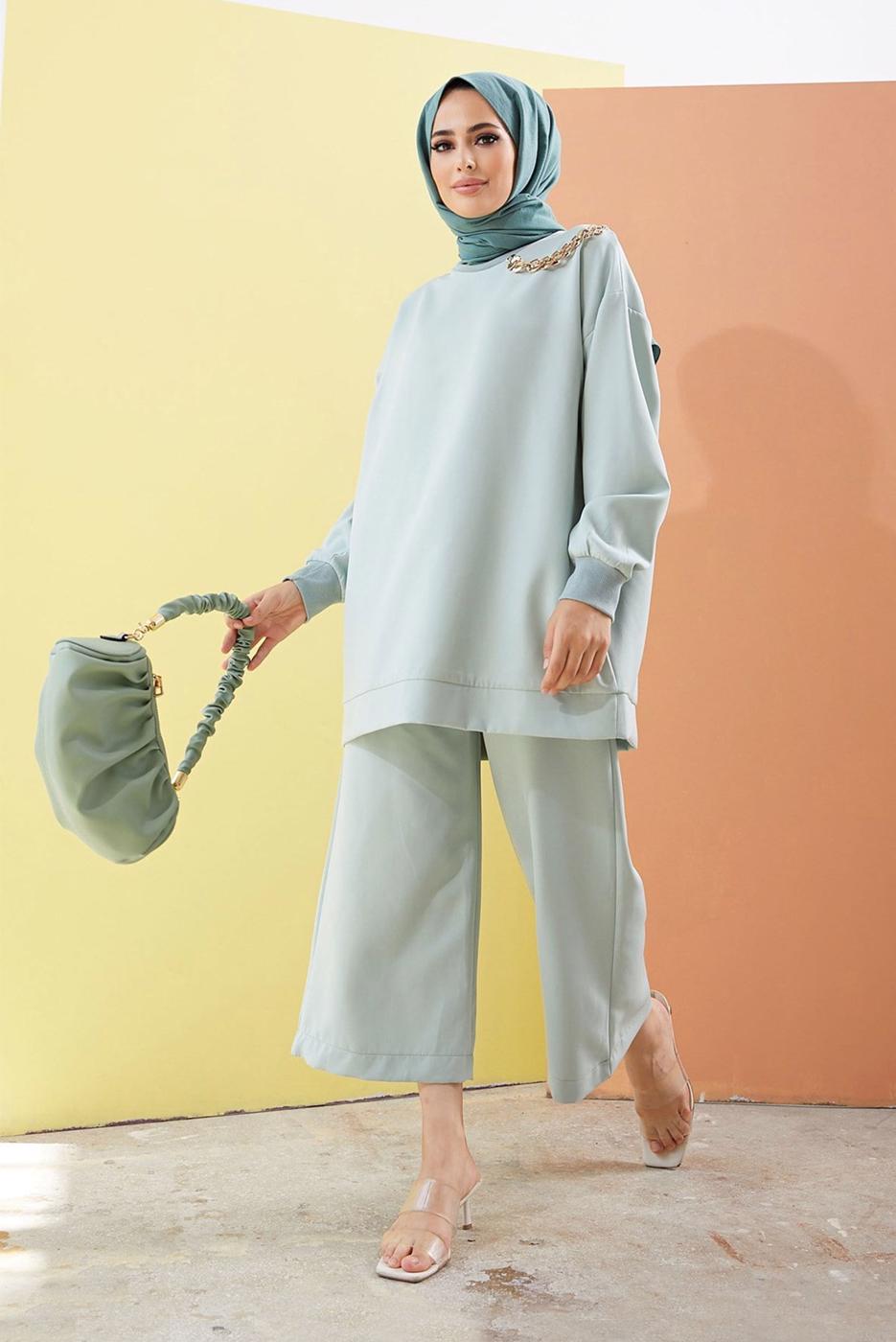 Tesettür giyim YEŞİL ZİNCİR DETAYLI BOL PAÇA İKİLİ PANTOLONLU TAKIM 2210 