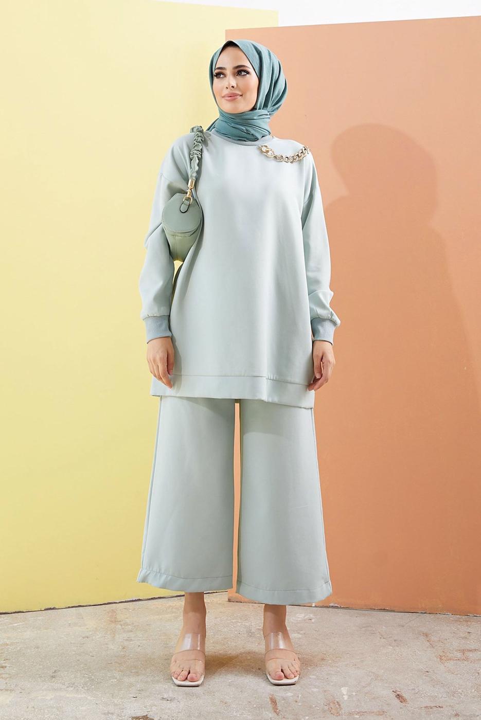 Tesettür giyim YEŞİL ZİNCİR DETAYLI BOL PAÇA İKİLİ PANTOLONLU TAKIM 2210 