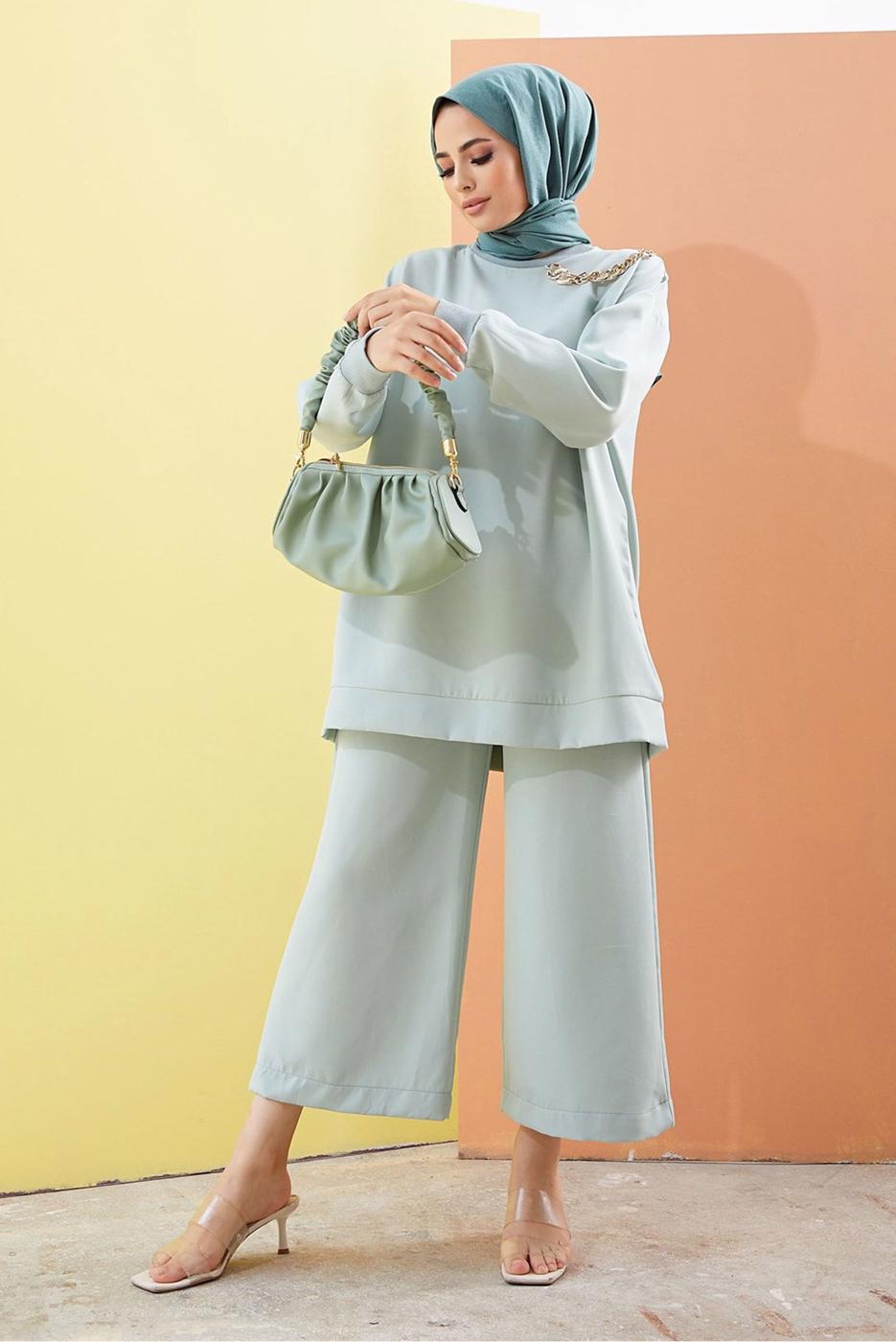 Tesettür giyim YEŞİL ZİNCİR DETAYLI BOL PAÇA İKİLİ PANTOLONLU TAKIM 2210 