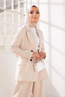 Tesettür giyim BEJ KRUVAZE YAKA İKİLİ PANT. TAKIM 2900 