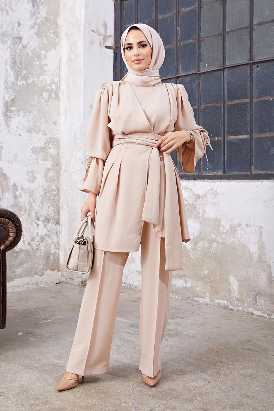 Tesettür giyim BEJ KOL VE BEL DETAYLI ASİMETRİK KESİM PANTOLONLU TAKIM 3210 