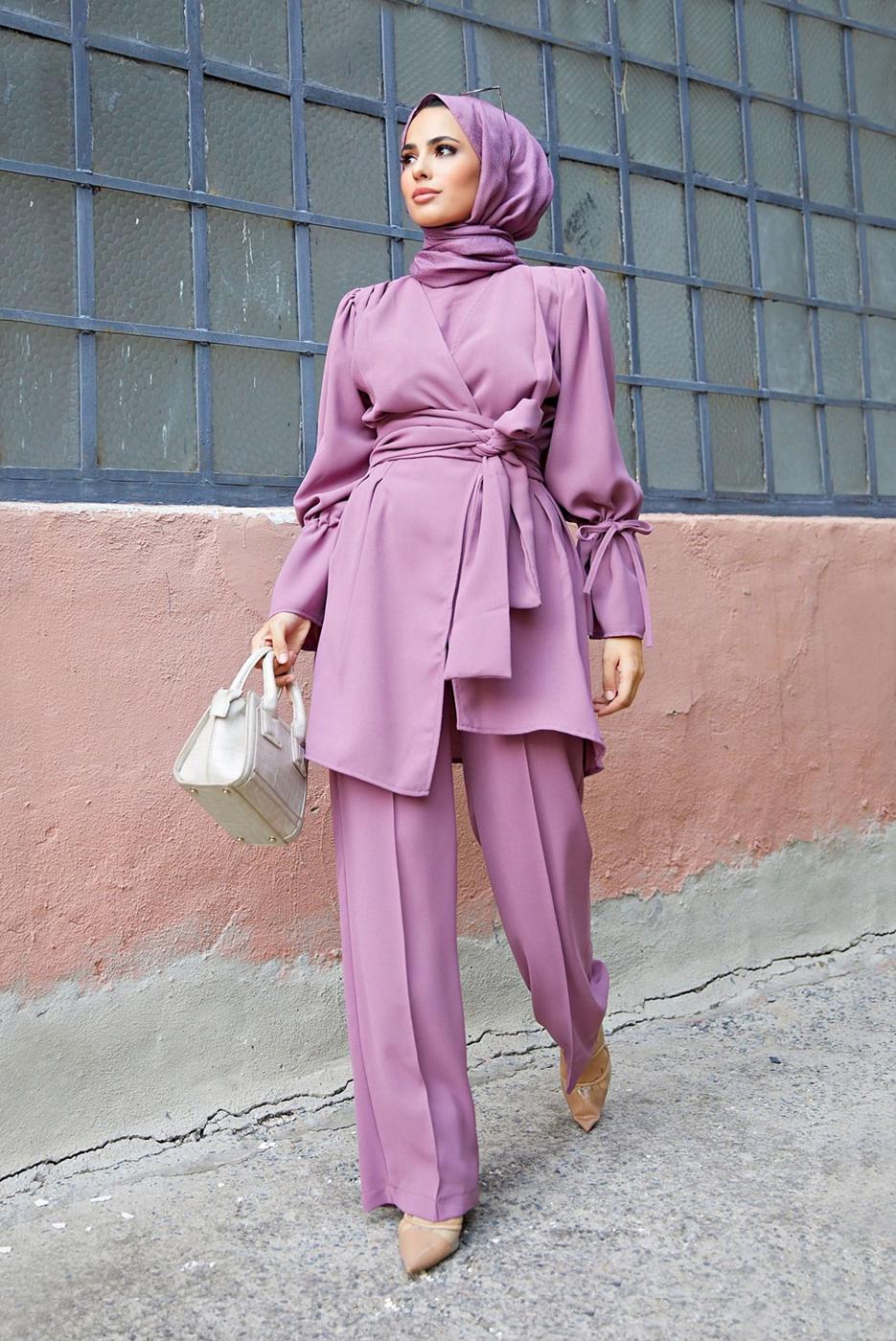 Tesettür giyim PEMBE KOL VE BEL DETAYLI ASİMETRİK KESİM PANTOLONLU TAKIM 3210 