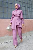 Tesettür giyim PEMBE KOL VE BEL DETAYLI ASİMETRİK KESİM PANTOLONLU TAKIM 3210 
