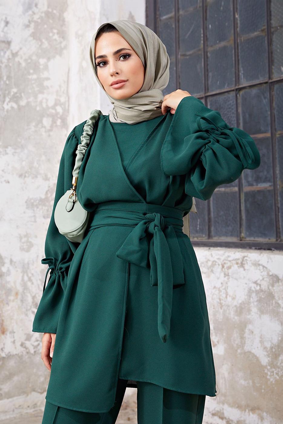 Tesettür giyim YEŞİL KOL VE BEL DETAYLI ASİMETRİK KESİM PANTOLONLU TAKIM 3210 