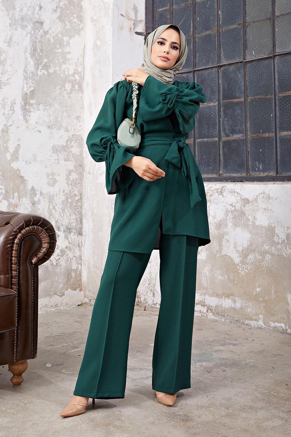 Tesettür giyim YEŞİL KOL VE BEL DETAYLI ASİMETRİK KESİM PANTOLONLU TAKIM 3210 