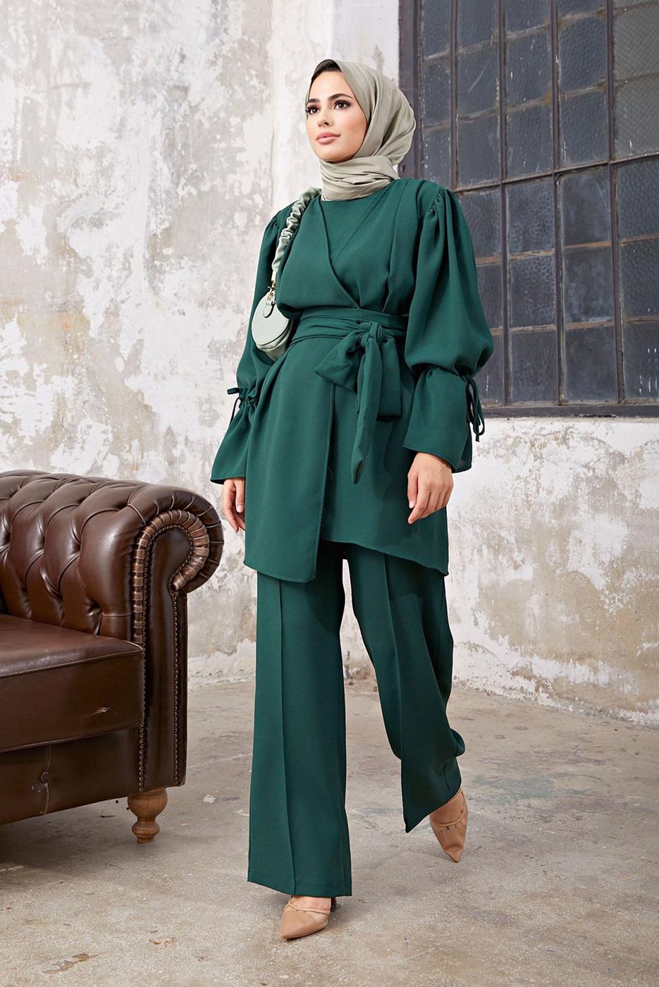 Tesettür giyim YEŞİL KOL VE BEL DETAYLI ASİMETRİK KESİM PANTOLONLU TAKIM 3210 