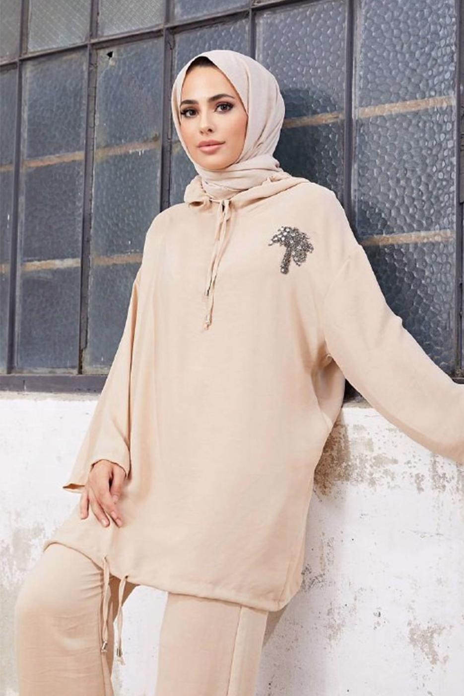 Tesettür giyim BEJ KAPÜŞONLU BAĞCIKLI İKİLİ PANTOLONLU TAKIM 5210