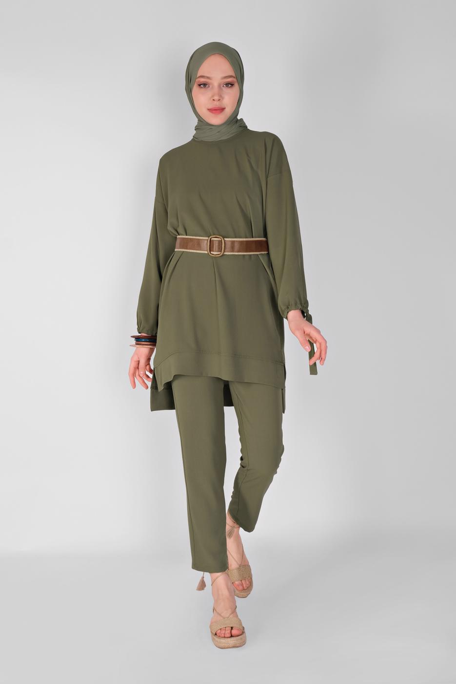 Tesettür giyim HAKİ KOLLARI BÜZGÜ BAĞCIKLI İKİLİ PANTOLONLU TAKIM 7165
