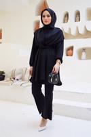Tesettür giyim SİYAH MANŞETLERİ VE BELİ LASTİKLİ KUŞAKLI PANTOLONLU TAKIM 7500