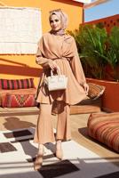 Tesettür giyim KAHVE MANŞETLERİ VE BELİ LASTİKLİ KUŞAKLI PANTOLONLU TAKIM 7500