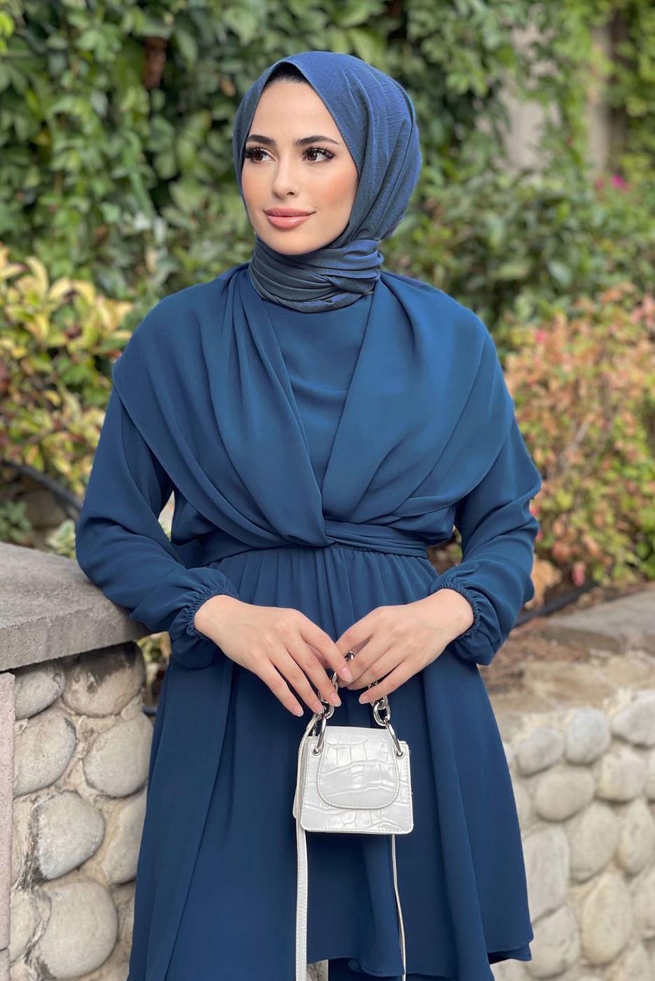 Tesettür giyim LACİVERT MANŞETLERİ VE BELİ LASTİKLİ KUŞAKLI PANTOLONLU TAKIM 7500