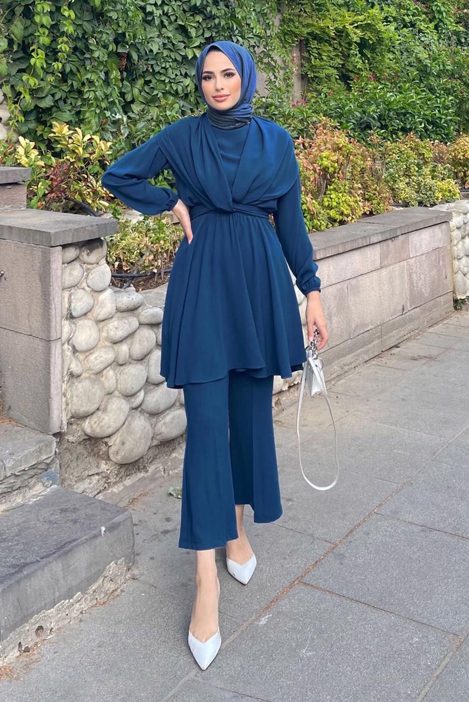 Tesettür giyim LACİVERT MANŞETLERİ VE BELİ LASTİKLİ KUŞAKLI PANTOLONLU TAKIM 7500