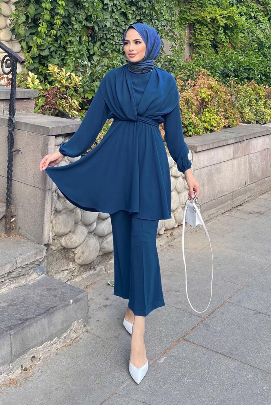 Tesettür giyim LACİVERT MANŞETLERİ VE BELİ LASTİKLİ KUŞAKLI PANTOLONLU TAKIM 7500