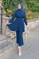 Tesettür giyim LACİVERT MANŞETLERİ VE BELİ LASTİKLİ KUŞAKLI PANTOLONLU TAKIM 7500