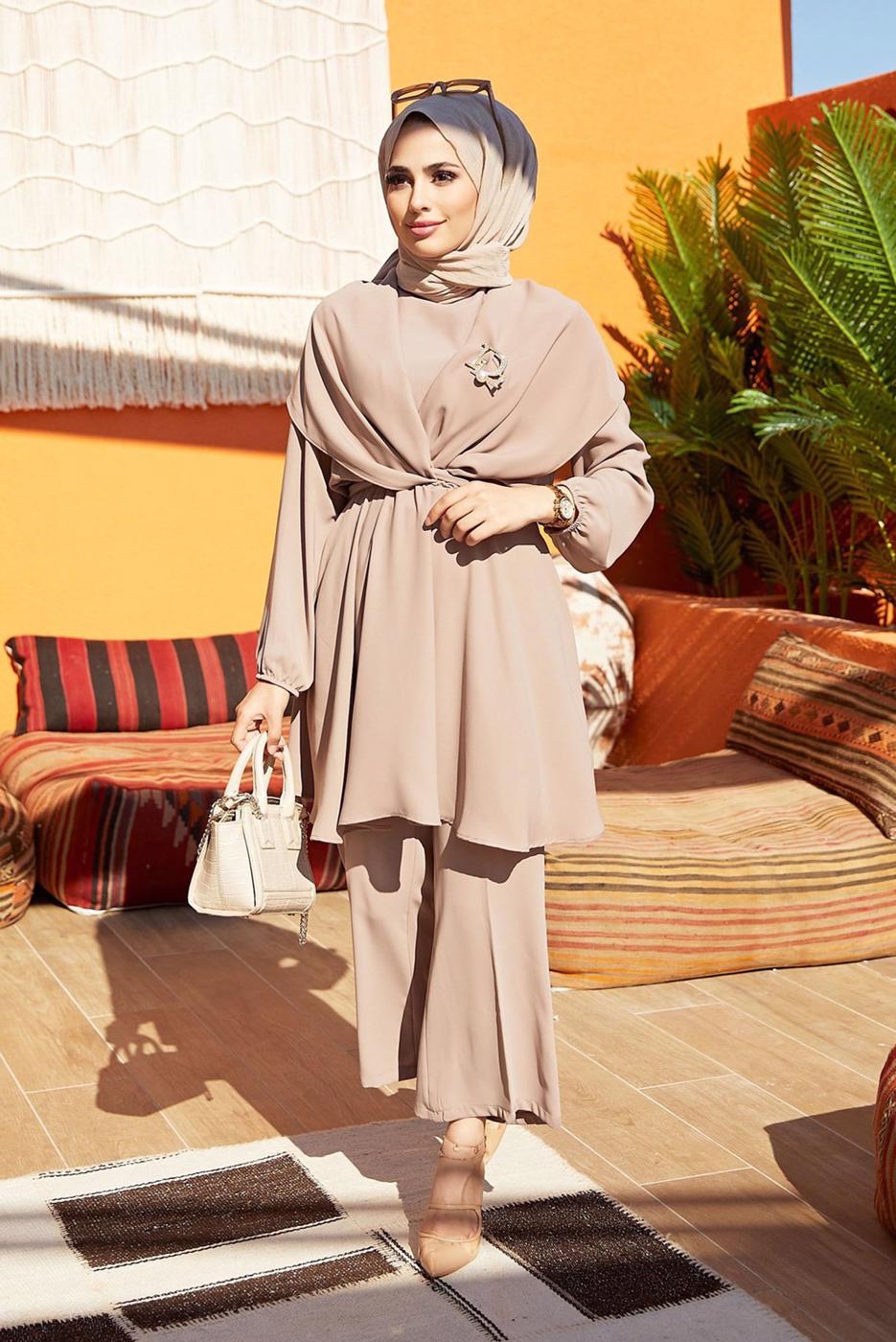 Tesettür giyim VİZON MANŞETLERİ VE BELİ LASTİKLİ KUŞAKLI PANTOLONLU TAKIM 7500