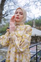 Vêtements hijab ORANGE COSTUME 2 PIÈCES AVEC PANTALON À MOTIFS FEUILLE T 8008