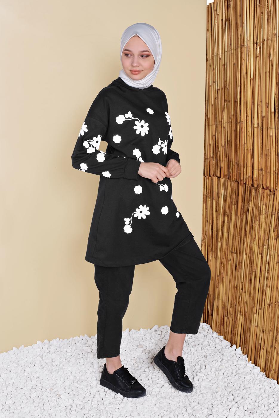 Tesettür giyim SİYAH ÇİÇEK BASKILI KAPÜŞONLU EŞOFMAN TUNİK 0456