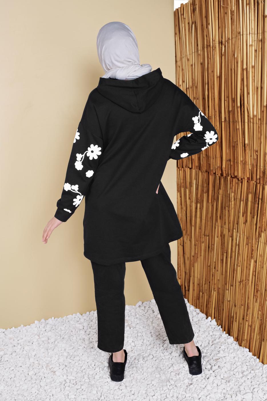 Tesettür giyim SİYAH ÇİÇEK BASKILI KAPÜŞONLU EŞOFMAN TUNİK 0456