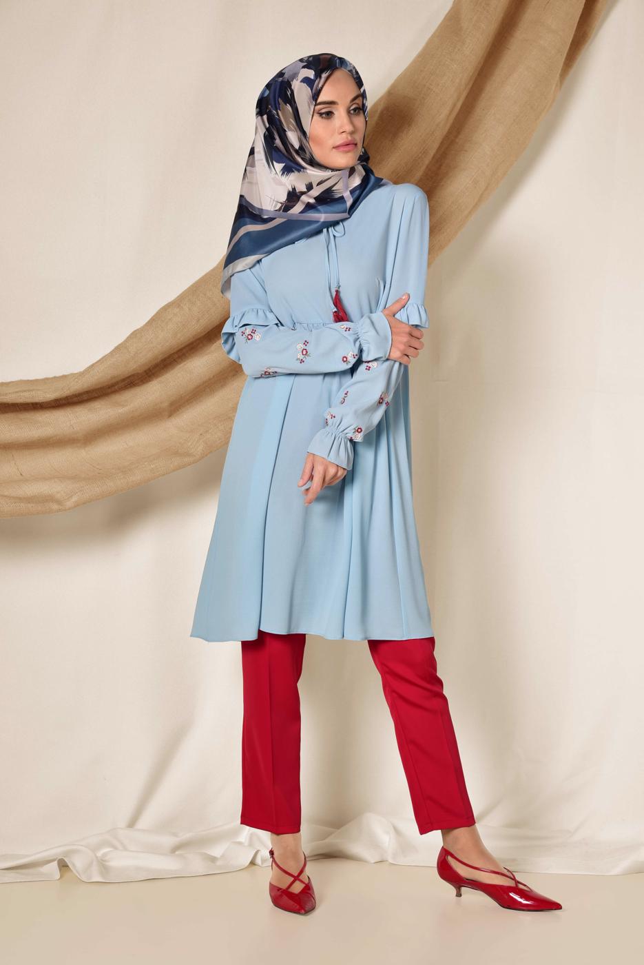 Tesettür giyim MAVİ ALVİNA KOLLARI NAKIŞLI BOL KESİM TUNİK 4274	