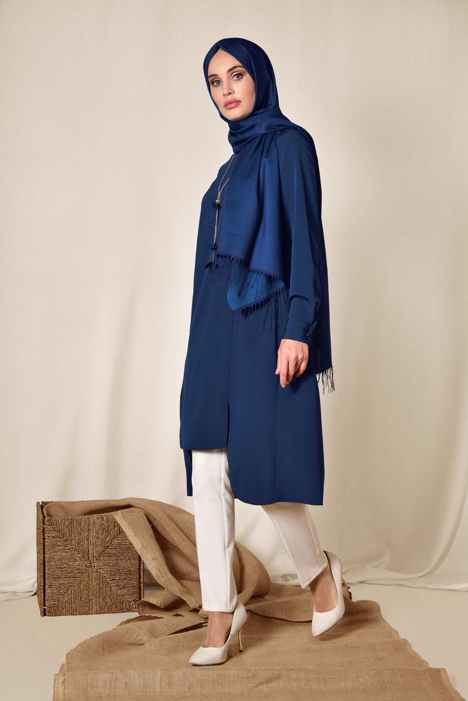 Tesettür giyim LACİVERT ALVİNA ASİMETRİK KESİM KOLYELİ TUNİK T 4862