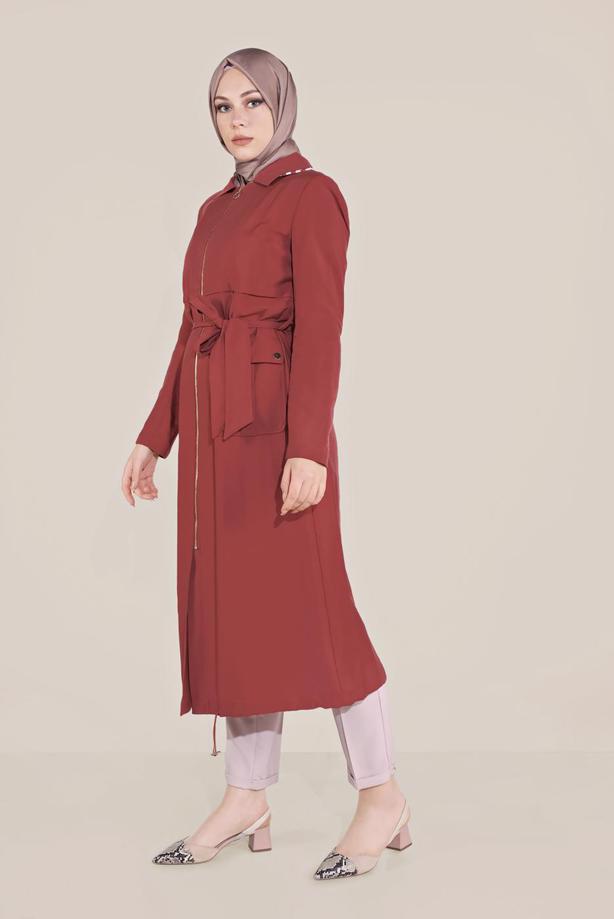 Vêtements hijab ROUGE BORDEAUX ALVINA TRENCH-COAT CEINTURÉ À CAPUCHE T 10174 - TRENDTESETTÜR