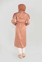 Tesettür giyim PEMBE ALVİNA BELİ BÜZGÜ BAĞCIKLI KAPÜŞONLU TRENÇKOT 10190