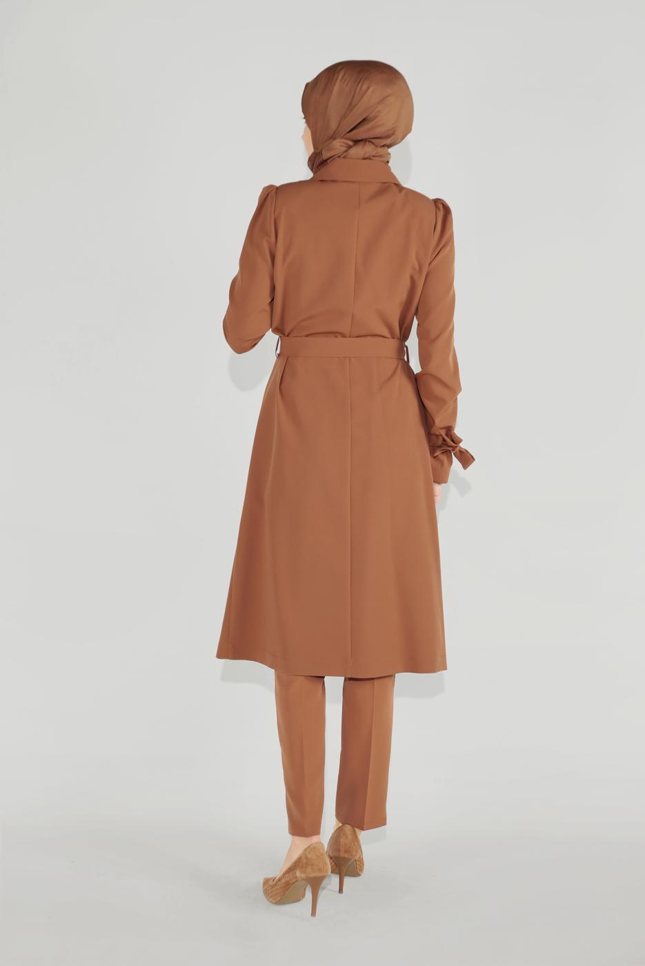 Tesettür giyim TABA ALVİNA KRUVAZE DÜĞMELİ TRENÇKOT 10210