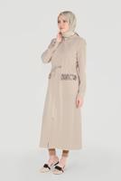 Tesettür giyim BEJ ALVİNA CEPLERİ PULLU BELİ BAĞCIKLI TRENÇKOT 10227